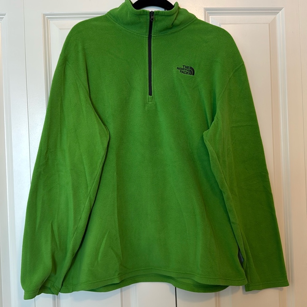 Like new men’s North Face 1/4 zip